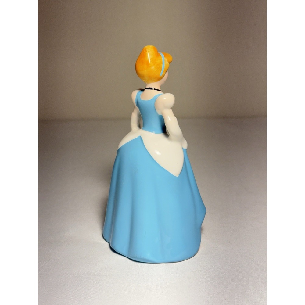 Vintage Walt Disney Productions Japan Cinderella Ceramic Porcelain Figurine 5.5" - Picture 5 of 8
